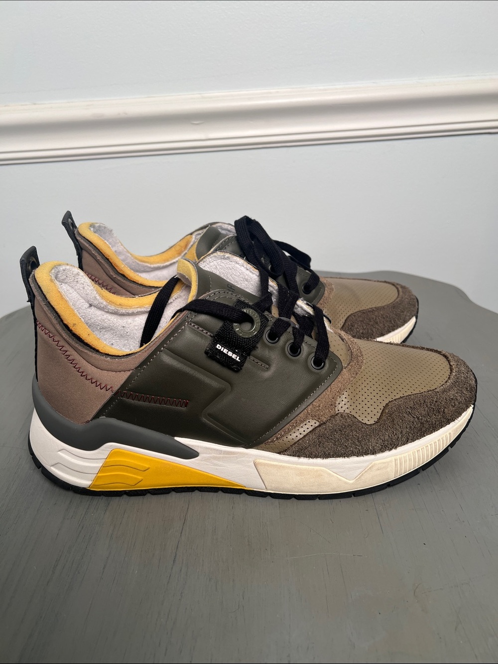 Diesel Men’s Olive, Brown & Yellow Low-Top Sneakers 93243 Size 12.5. Italian